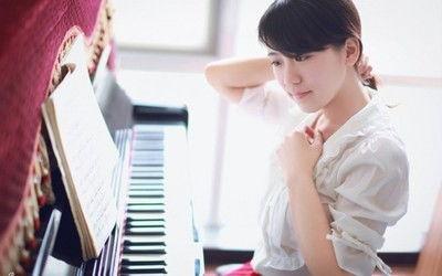 成人弹钢琴初学视频,跟随视频轻松入门弹奏技巧
