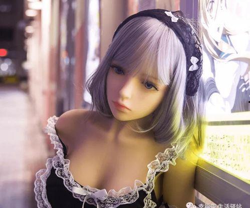 真人打扮成人偶装箱视频,揭秘装箱视频中的奇幻变身过程