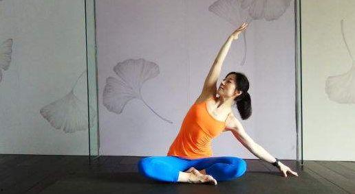 成人瑜伽球必看动作视频,跟随视频轻松入门