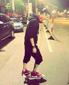 脚踏成人滑板视频,揭秘脚踏成人滑板的魅力与技巧