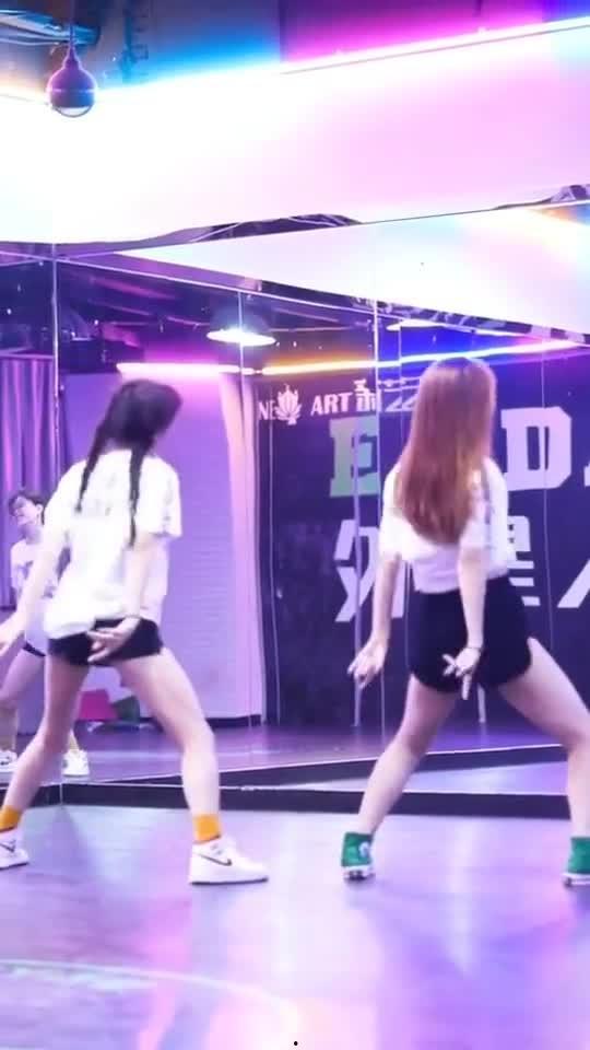 成人竖屏舞姿视频